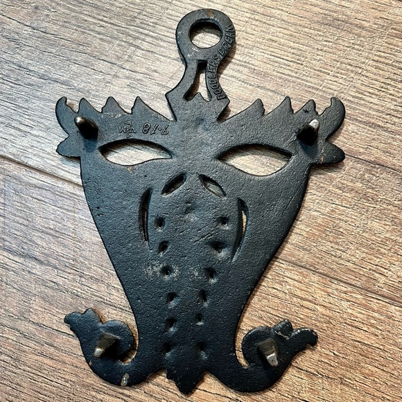 Vintage Cast Iron Doodler’s Dream Trivet by Virginia Metalcrafters - Picture 2 of 3